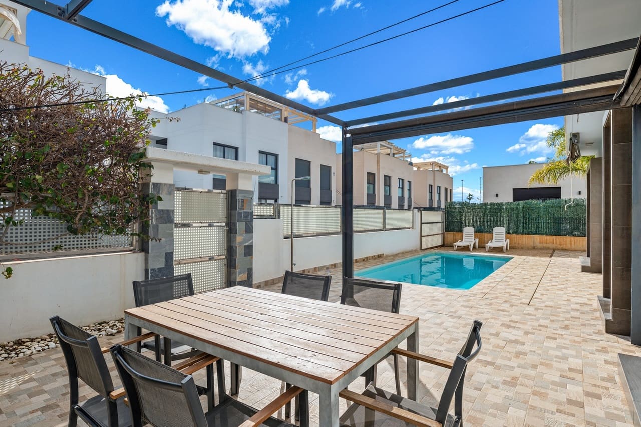 3 sypialnia Willa na sprzedaż w Ciudad Quesada z basenem garażem - 399 000 € (Ref: 9602539)