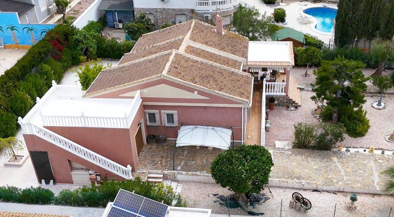 Chalet de 4 habitaciones en Torrevieja en venta - 460.000 € (Ref: 9607168)