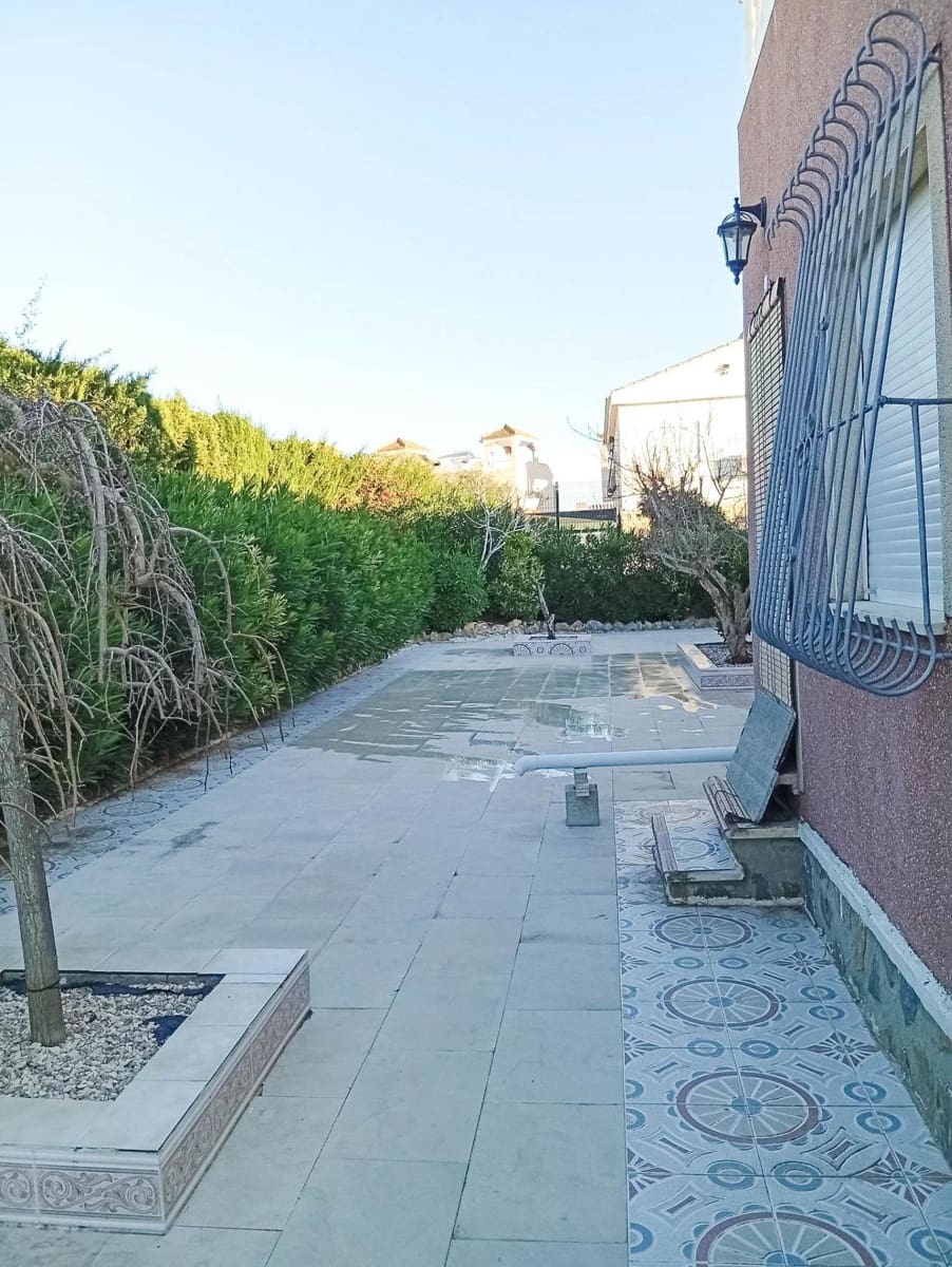 Chalet de 4 habitaciones en Torrevieja en venta - 460.000 € (Ref: 9607168)