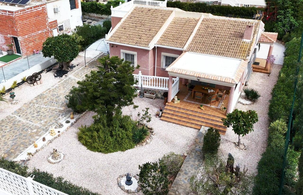 Chalet de 4 habitaciones en Torrevieja en venta - 460.000 € (Ref: 9607168)