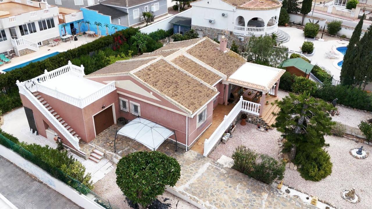 Chalet de 4 habitaciones en Torrevieja en venta - 460.000 € (Ref: 9607168)