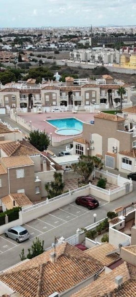 3 soverom Villa til salgs i Torrevieja med svømmebasseng - € 262 000 (Ref: 9607177)