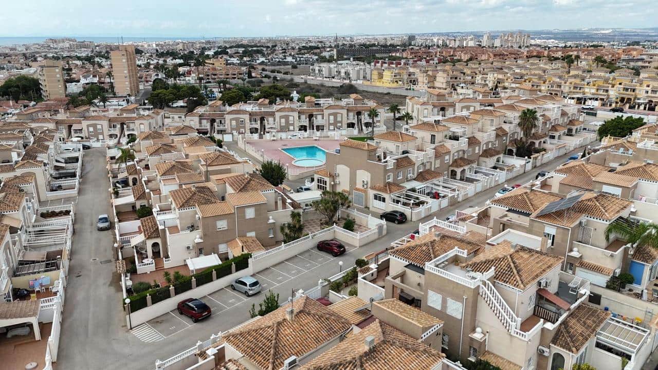 3 soverom Villa til salgs i Torrevieja med svømmebasseng - € 262 000 (Ref: 9607177)