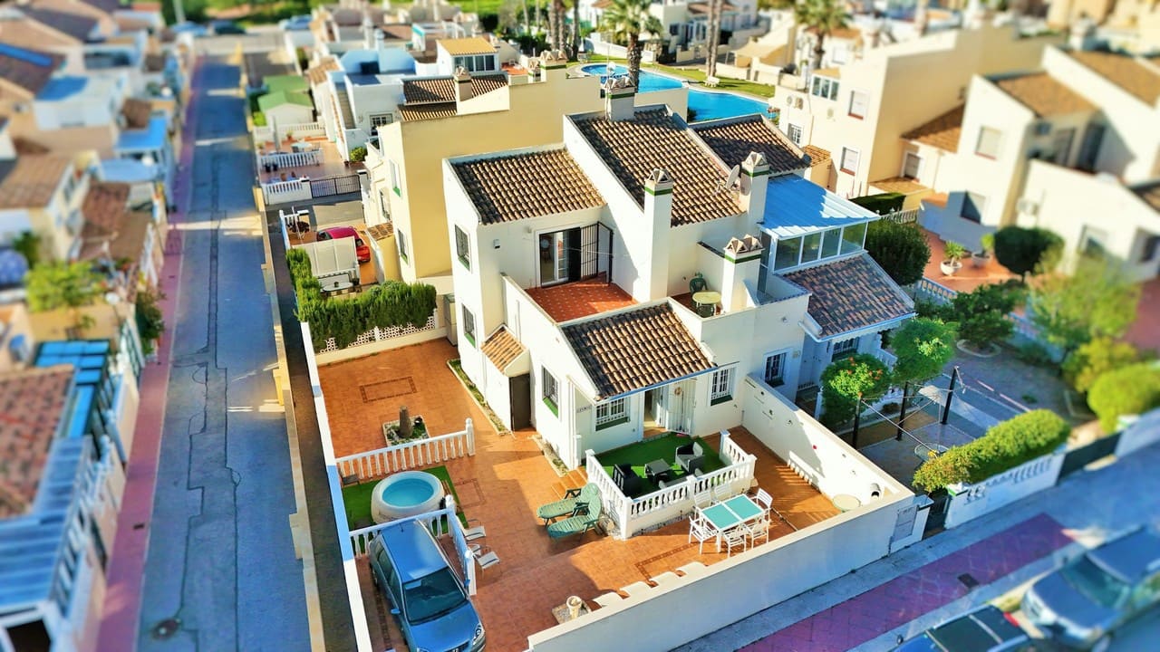 3 bedroom Townhouse for sale in Playa Flamenca with pool - € 249,000 (Ref: 9614698)