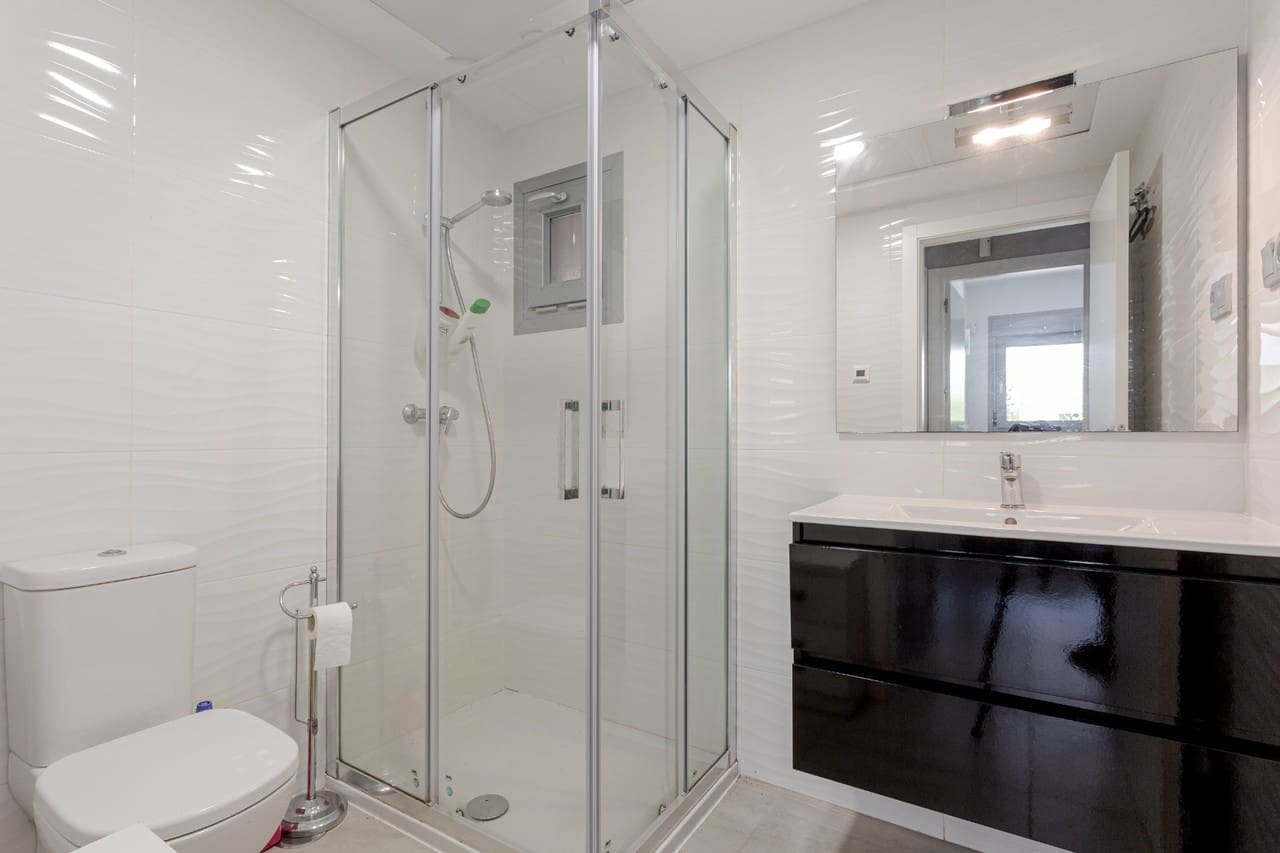 2 bedroom Apartment for sale in Torrevieja - € 235,000 (Ref: 9625298)