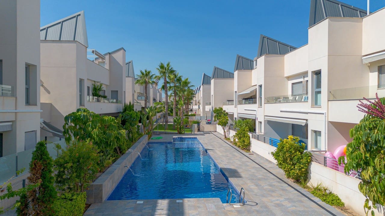 2 bedroom Apartment for sale in Torrevieja - € 235,000 (Ref: 9625298)