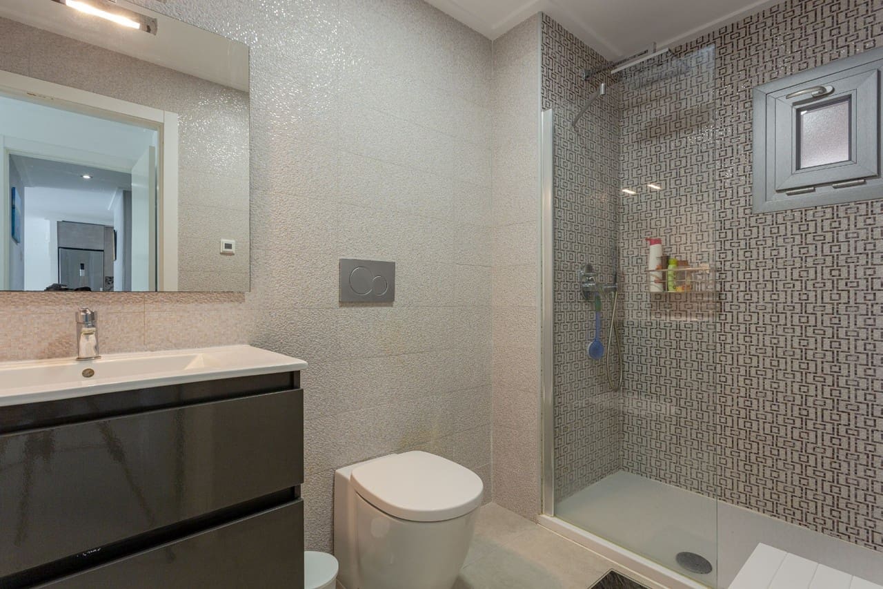 2 bedroom Apartment for sale in Torrevieja - € 235,000 (Ref: 9625298)