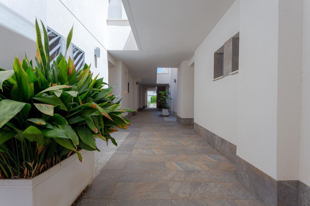 2 bedroom Apartment for sale in Torrevieja - € 240,000 (Ref: 9625304)