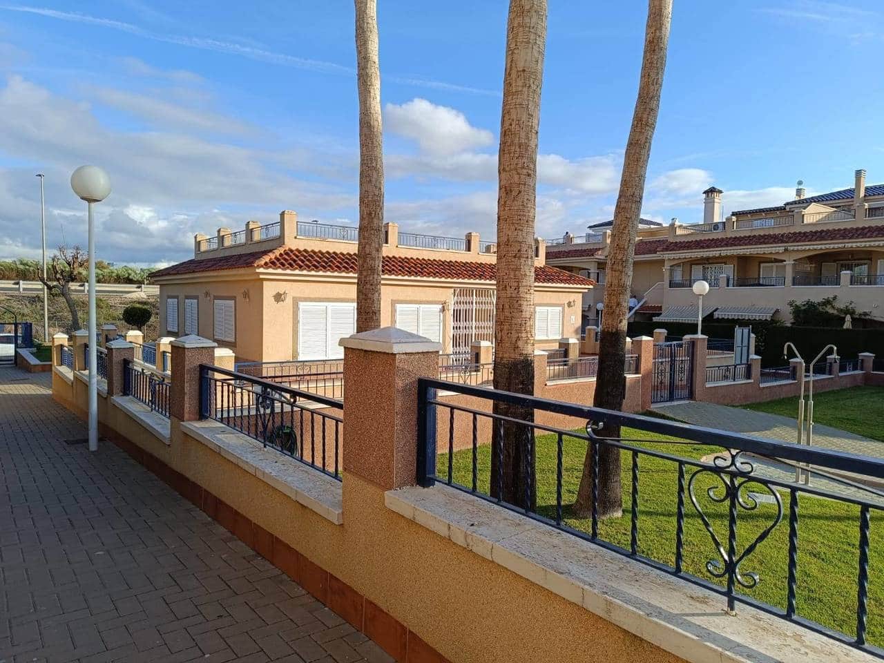 2 Zimmer Apartment zu verkaufen in Pilar de la Horadada mit Pool - 220.000 € (Ref: 9627181)