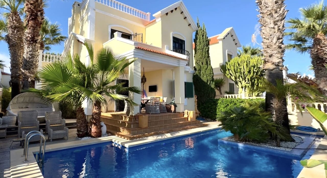 3 soveværelse Villa til salg i Orihuela Costa med swimmingpool - € 400.000 (Ref: 9629601)