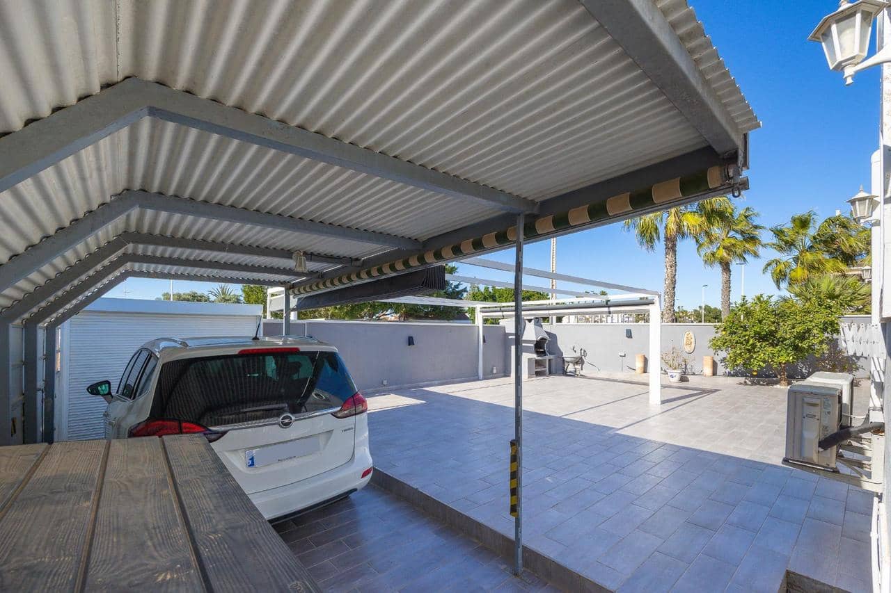 Chalet de 3 habitaciones en Torrevieja en venta con piscina - 280.000 € (Ref: 9633757)