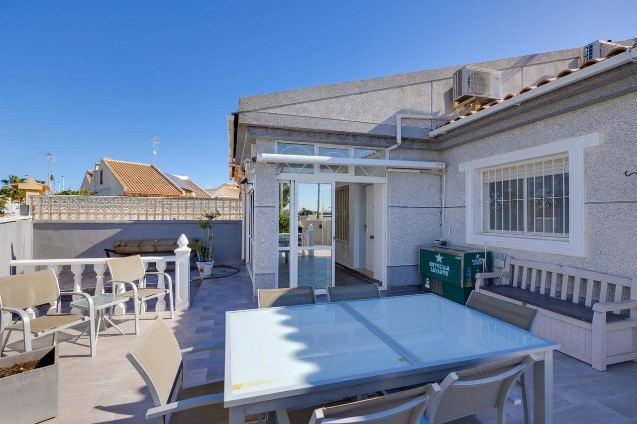 Chalet de 3 habitaciones en Torrevieja en venta con piscina - 280.000 € (Ref: 9633757)