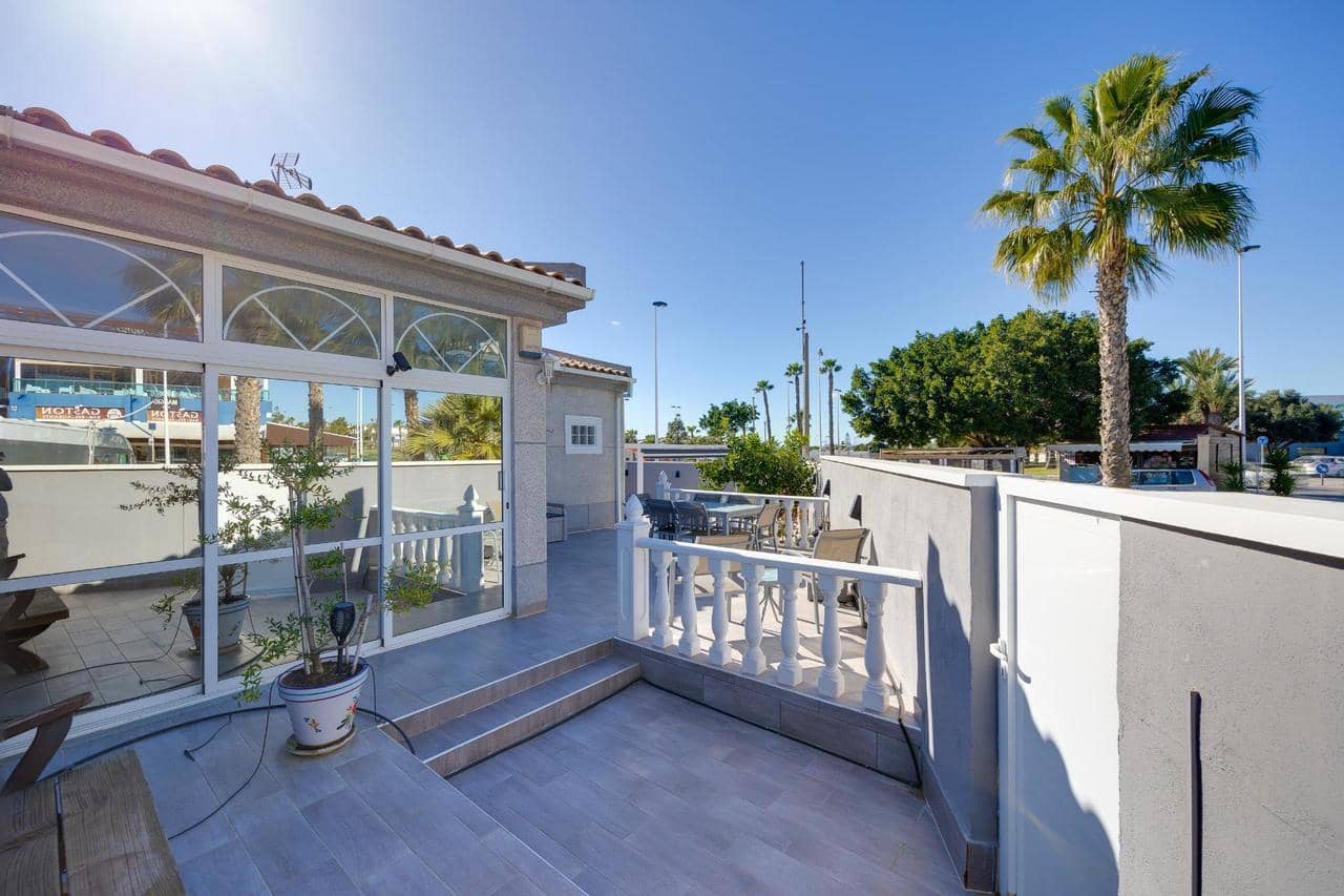 Chalet de 3 habitaciones en Torrevieja en venta con piscina - 280.000 € (Ref: 9633757)