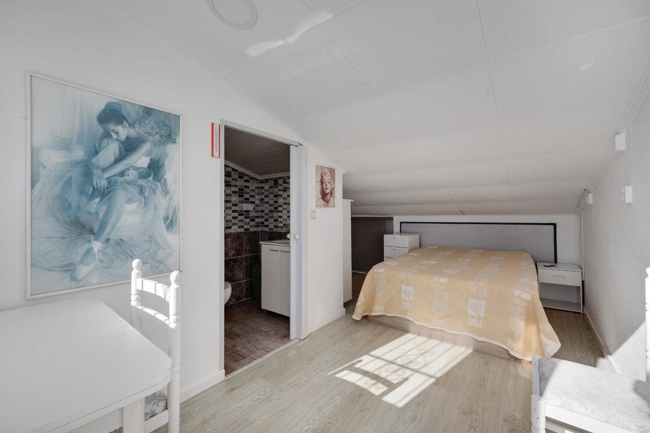 Chalet de 3 habitaciones en Torrevieja en venta con piscina - 280.000 € (Ref: 9633757)