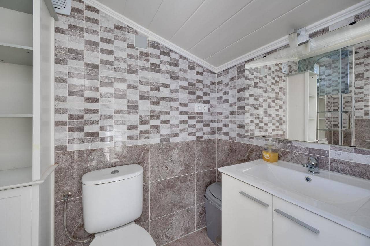 Chalet de 3 habitaciones en Torrevieja en venta con piscina - 280.000 € (Ref: 9633757)