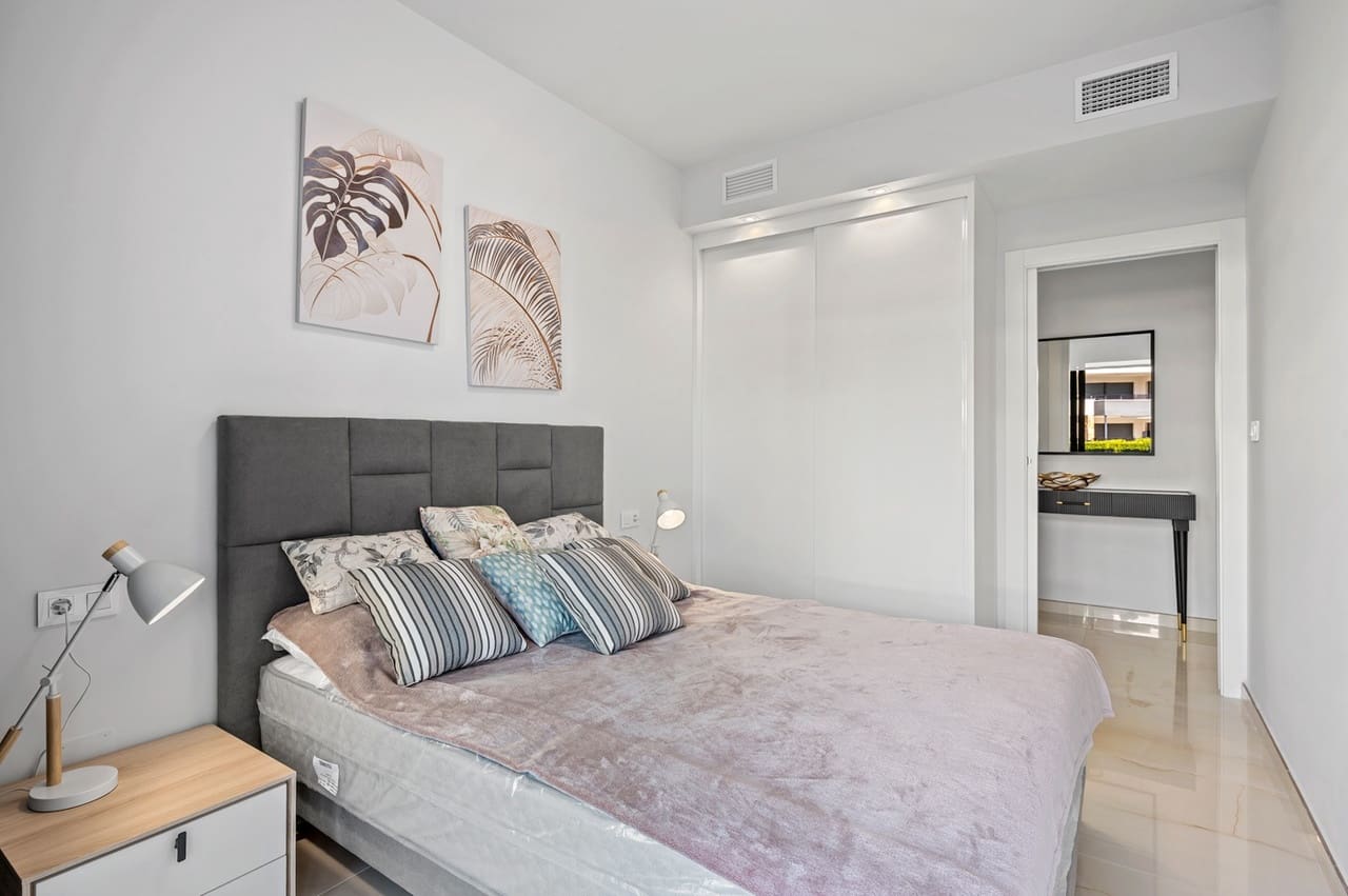 3 sypialnia Apartament na sprzedaż w Orihuela Costa z basenem garażem - 589 900 € (Ref: 9633786)