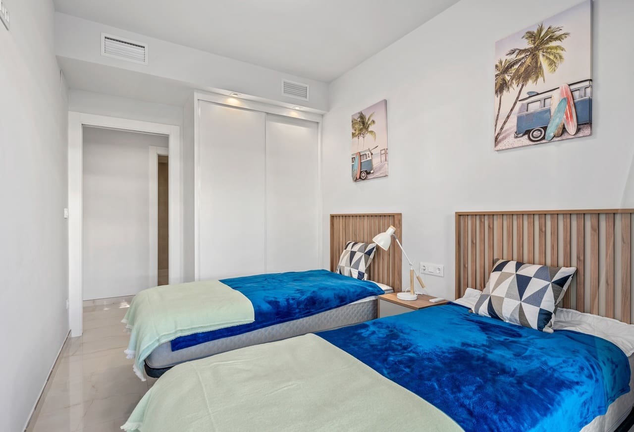 3 sypialnia Apartament na sprzedaż w Orihuela Costa z basenem garażem - 589 900 € (Ref: 9633786)