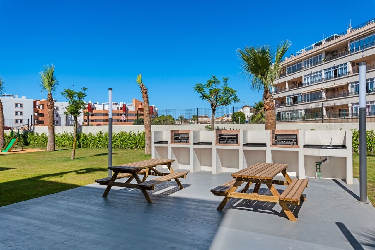 3 sypialnia Apartament na sprzedaż w Orihuela Costa z basenem garażem - 589 900 € (Ref: 9633786)