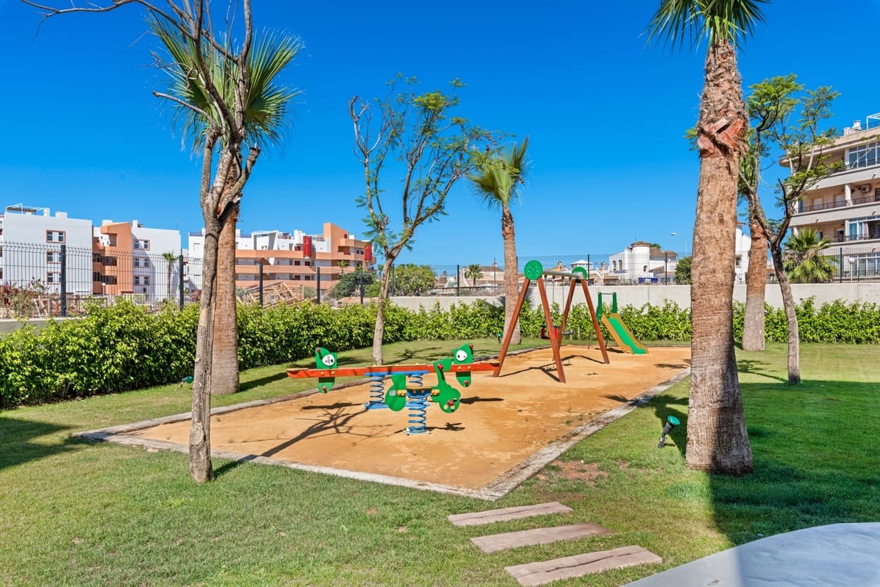 3 sypialnia Apartament na sprzedaż w Orihuela Costa z basenem garażem - 589 900 € (Ref: 9633786)