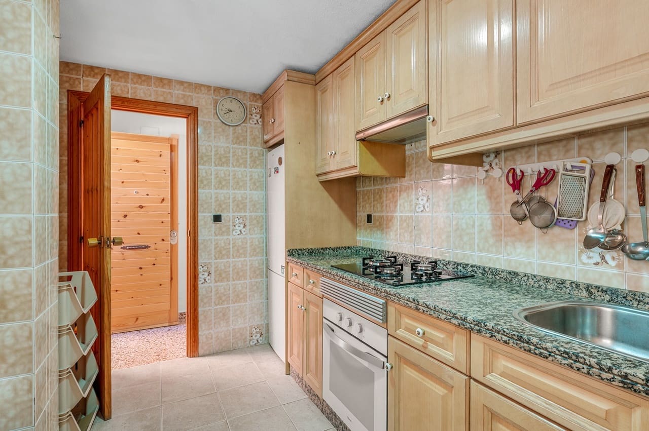 3 bedroom Apartment for sale in Arenales del Sol with pool - € 340,000 (Ref: 9633788)