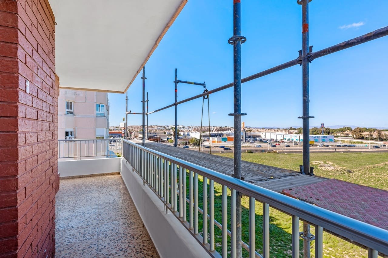 2 slaapkamer Penthouse te koop in Orihuela Costa met zwembad - € 210.000 (Ref: 9633789)
