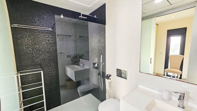 Chalet de 3 habitaciones en Rojales en venta con piscina - 458.900 € (Ref: 9633797)