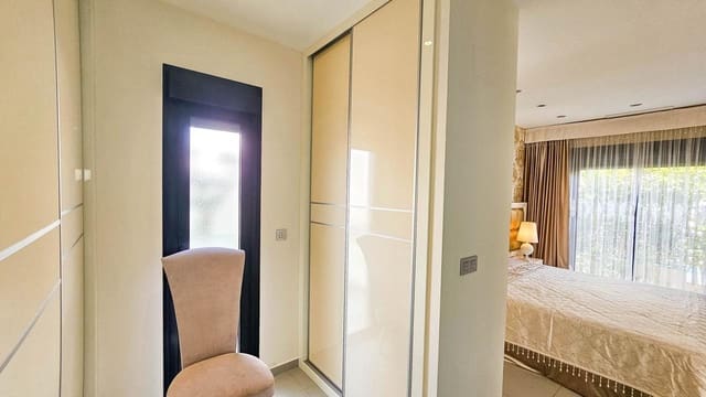 Chalet de 3 habitaciones en Rojales en venta con piscina - 458.900 € (Ref: 9633797)