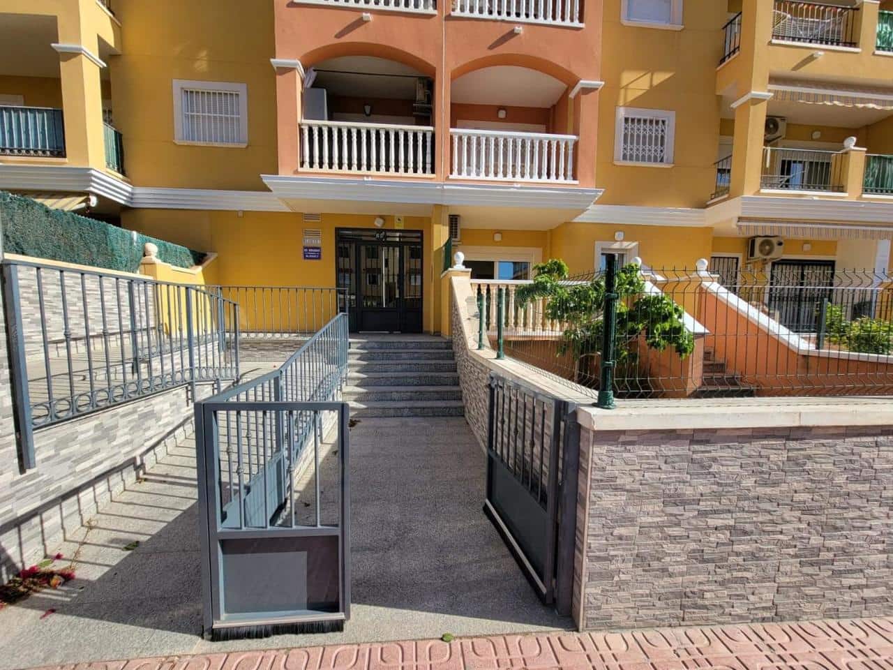 1 soverom Leilighet til salgs i Torrevieja med svømmebasseng - € 138 000 (Ref: 9633800)