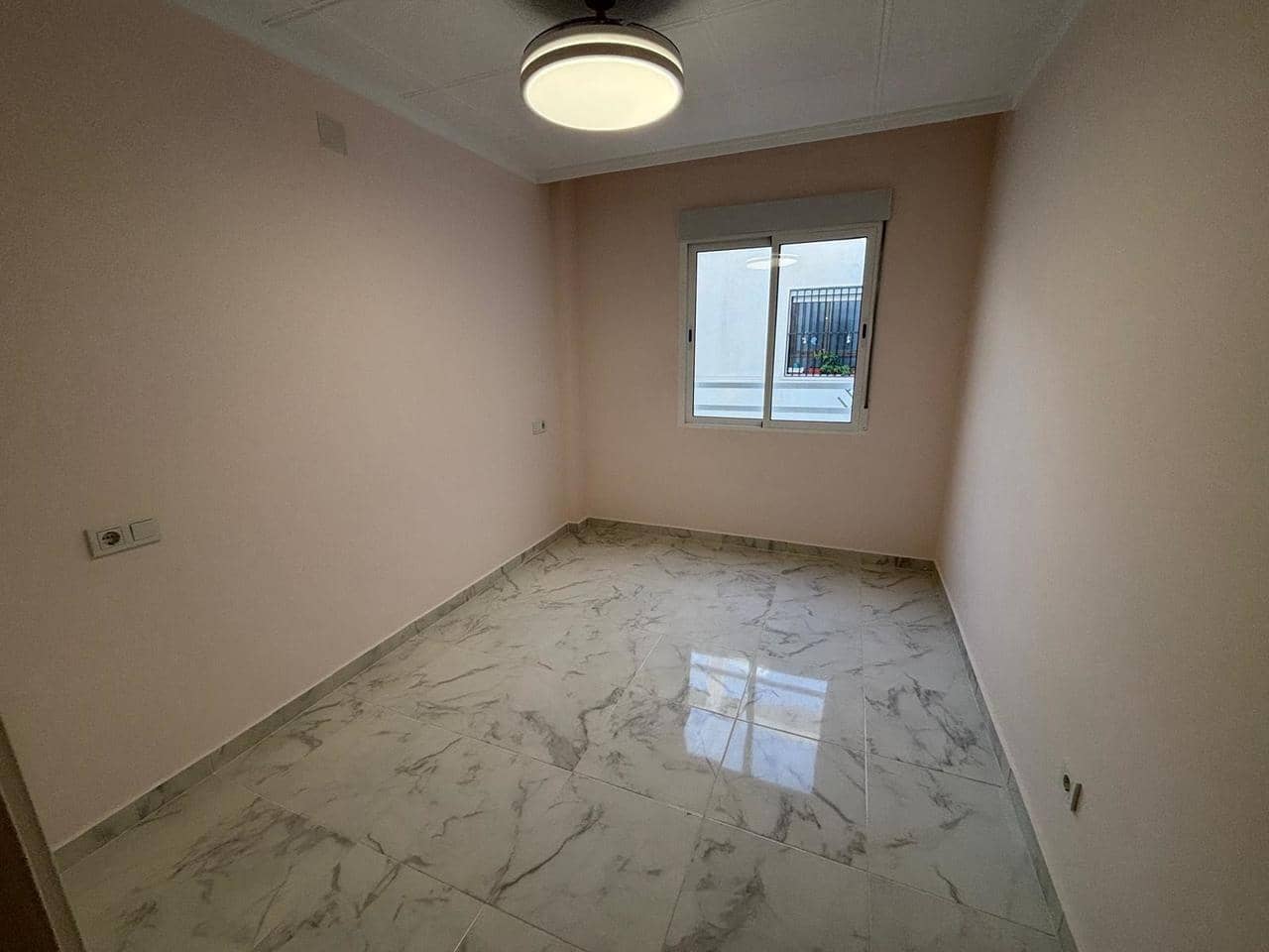 Ático de 3 habitaciones en Torrevieja en venta con piscina - 335.000 € (Ref: 9639073)