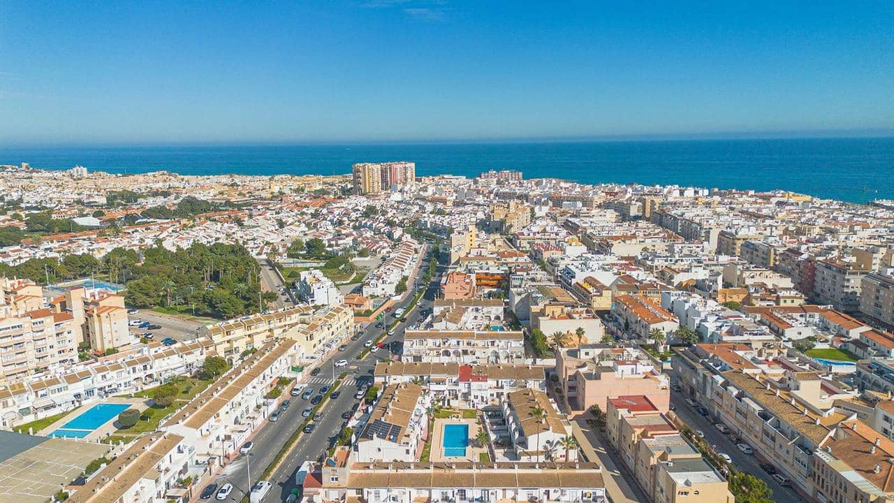 2 slaapkamer Huis te koop in Torrevieja met zwembad - € 150.000 (Ref: 9651216)