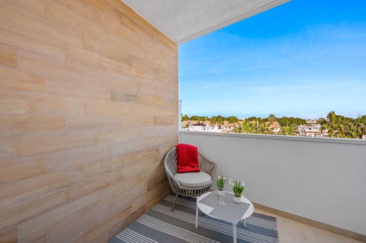 Ático de 3 habitaciones en Villamartin en venta con piscina - 639.000 € (Ref: 9651219)