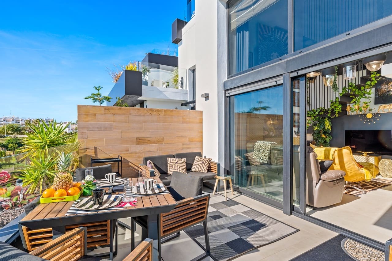 Ático de 3 habitaciones en Villamartin en venta con piscina - 639.000 € (Ref: 9651219)