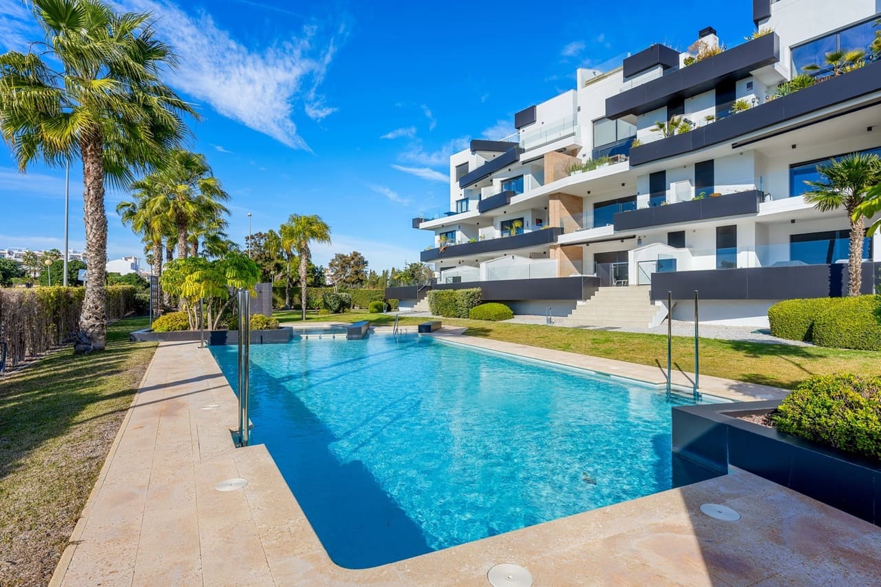 Ático de 3 habitaciones en Villamartin en venta con piscina - 639.000 € (Ref: 9651219)