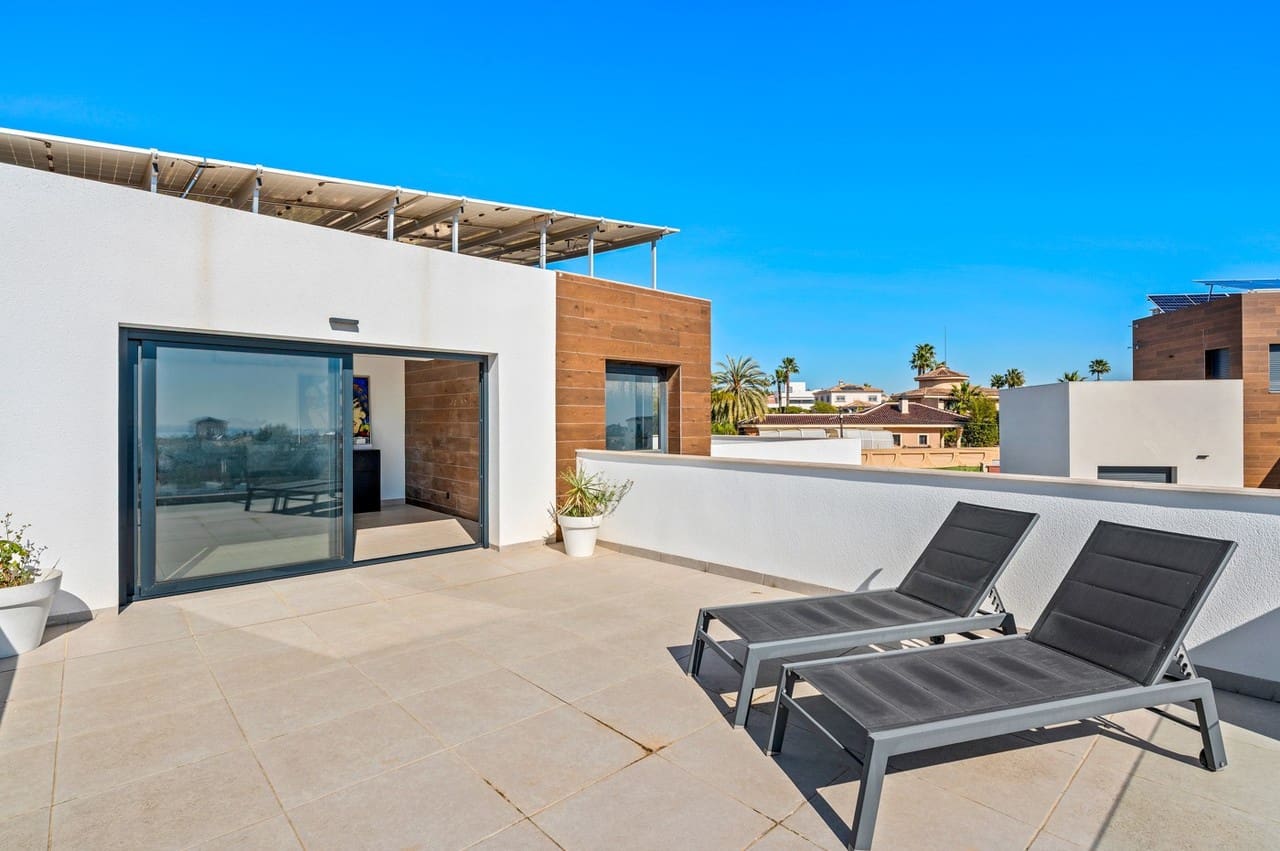 4 camera da letto Villa in vendita in Ciudad Quesada con piscina - 699.000 € (Rif: 9651220)