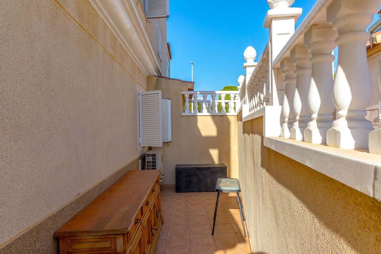 2 bedroom Apartment for sale in Orihuela Costa with pool - € 275,000 (Ref: 9655640)