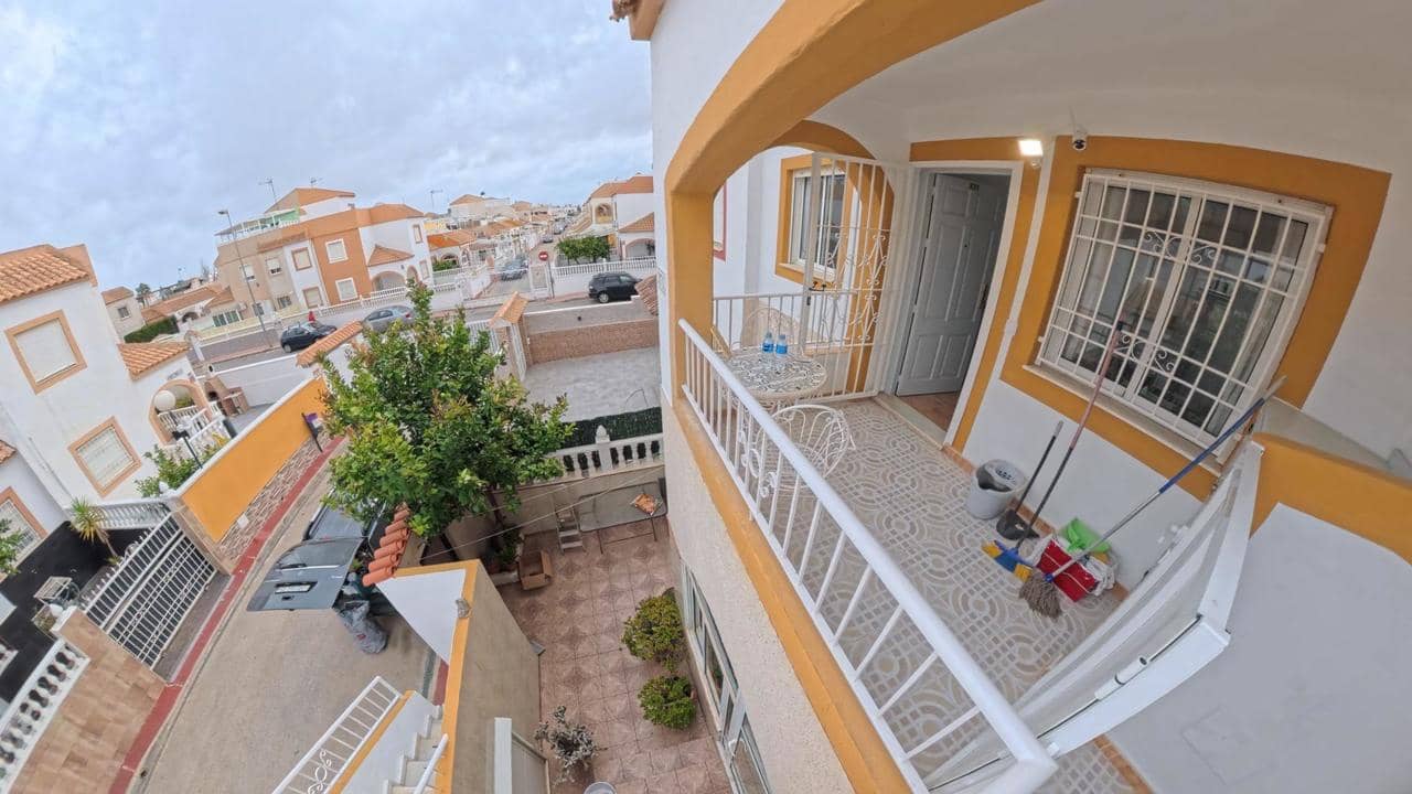 2 makuuhuone Bungalow myytävänä paikassa Torrevieja mukana uima-altaan - 155 000 € (Ref: 9655641)