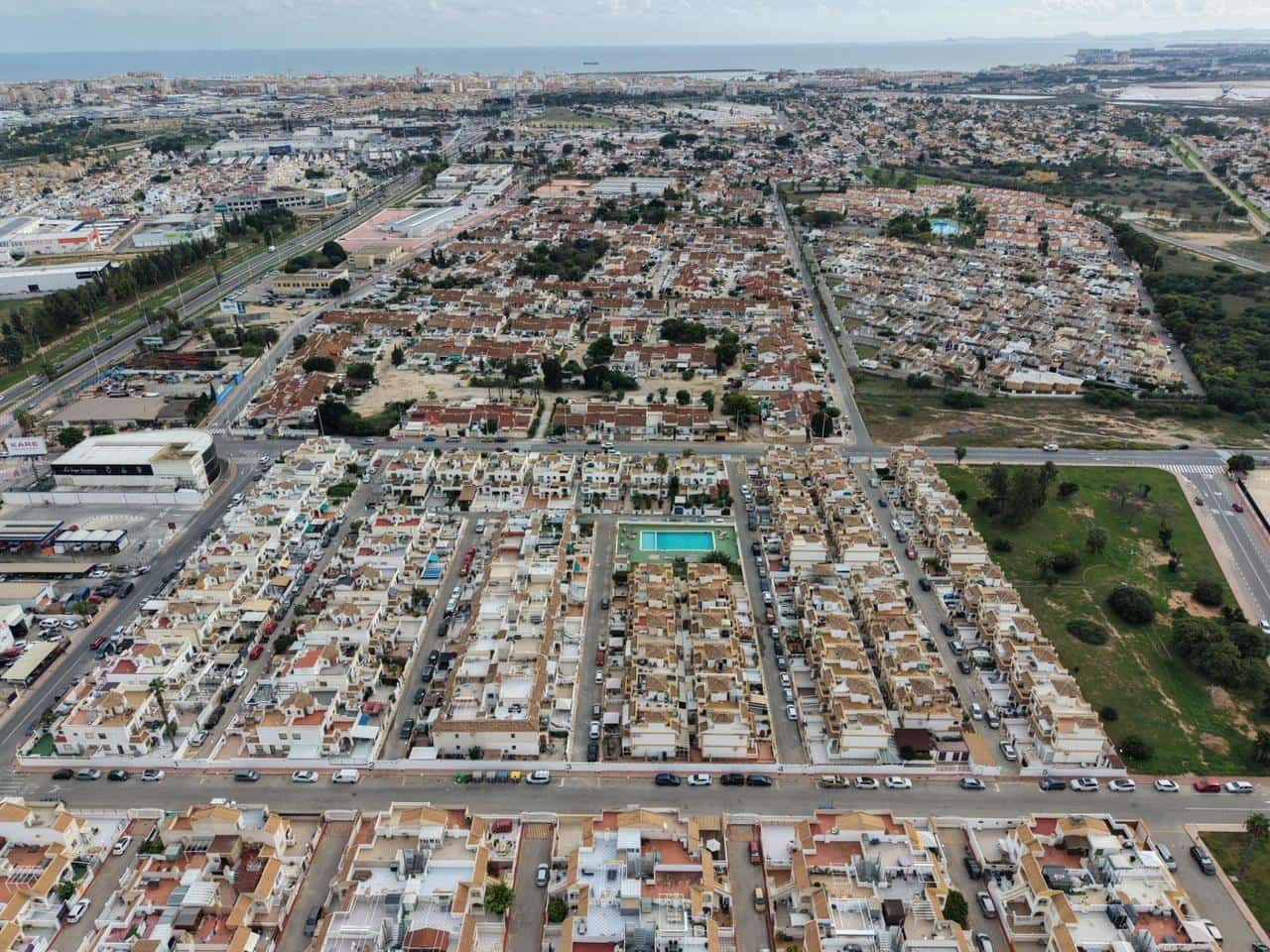 2 makuuhuone Bungalow myytävänä paikassa Torrevieja mukana uima-altaan - 155 000 € (Ref: 9655641)