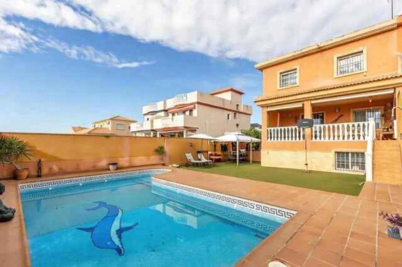 4 makuuhuone Huvila myytävänä paikassa Torrevieja mukana uima-altaan - 499 000 € (Ref: 9658302)