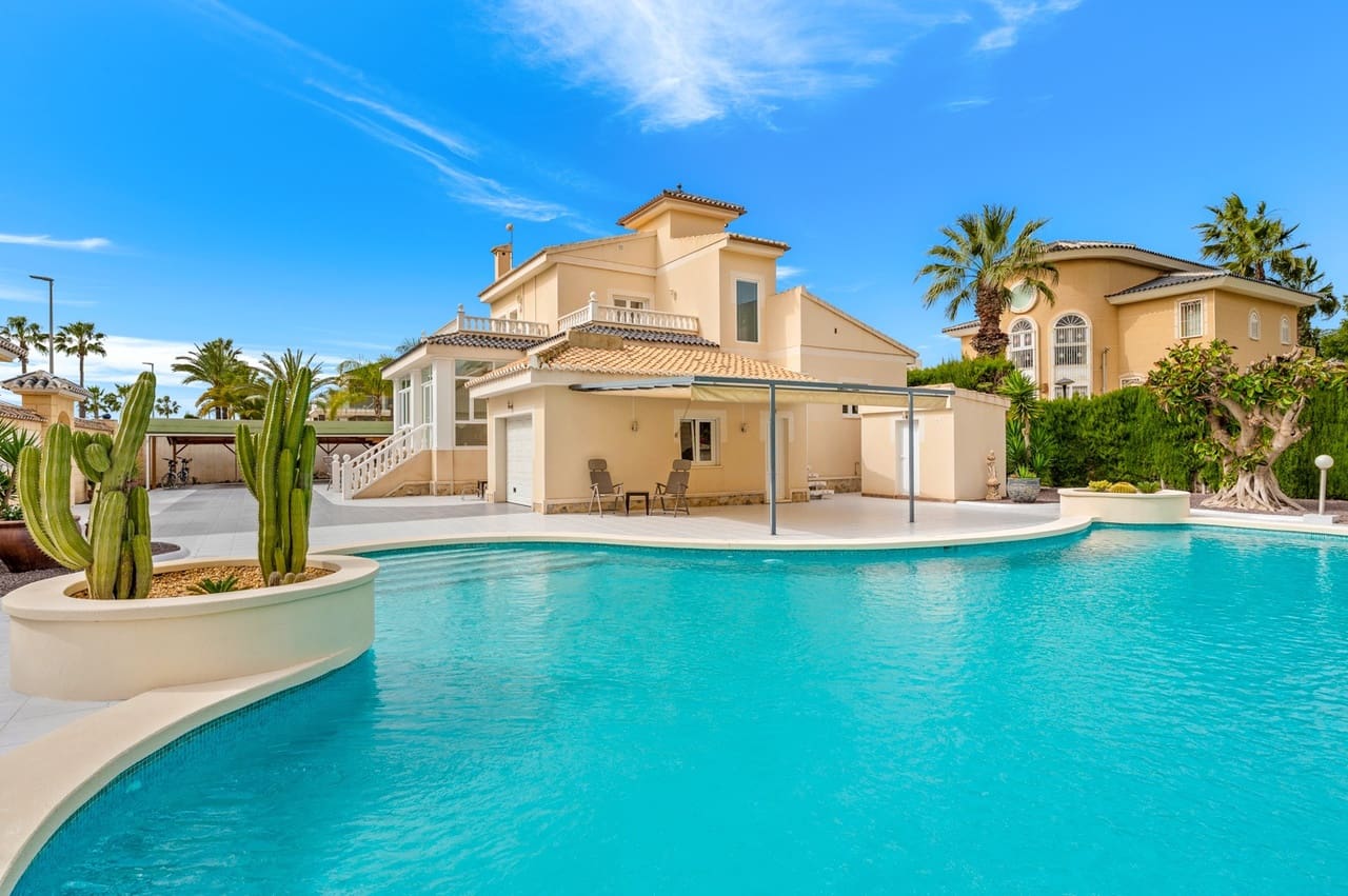 4 sovrum Villa till salu i Ciudad Quesada med pool - 750 000 € (Ref: 9658314)