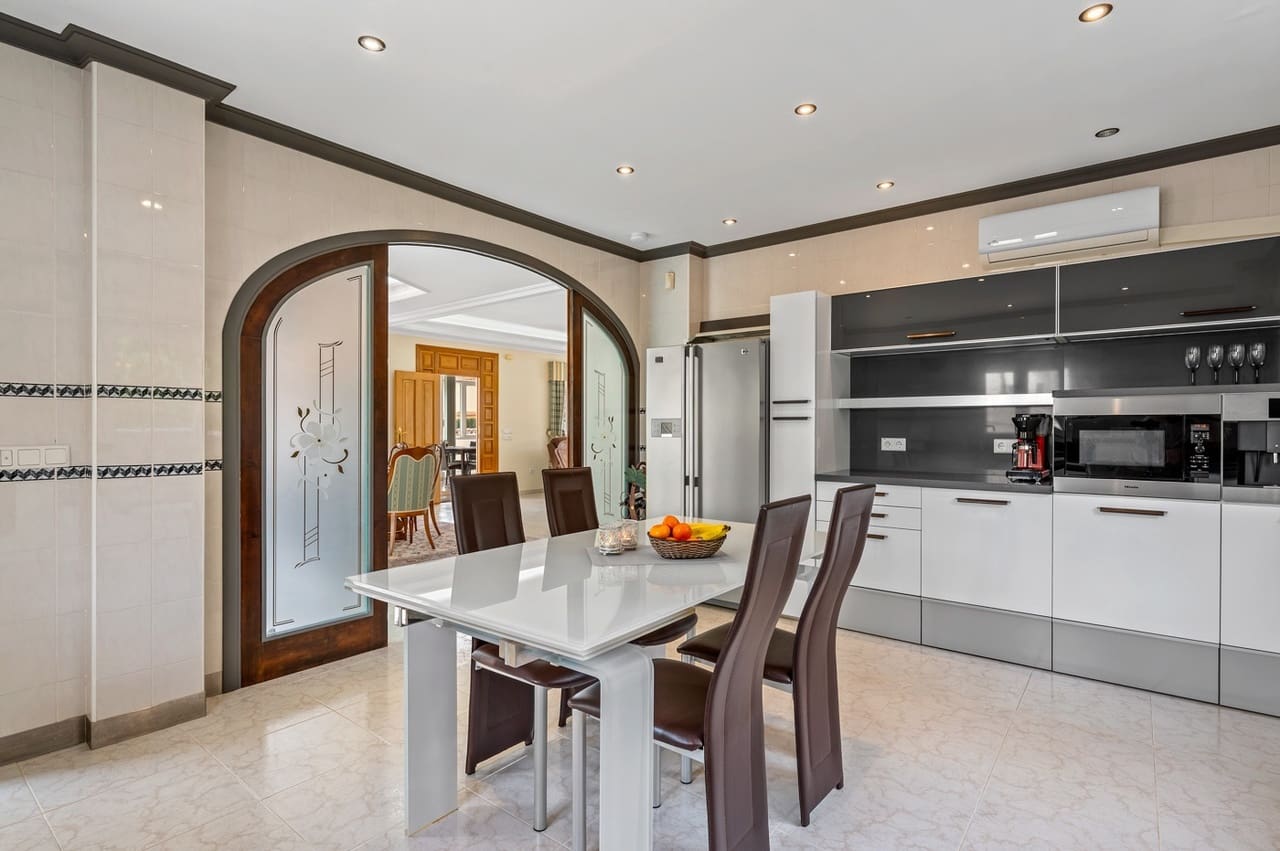 4 sypialnia Willa na sprzedaż w Ciudad Quesada z basenem garażem - 750 000 € (Ref: 9658314)