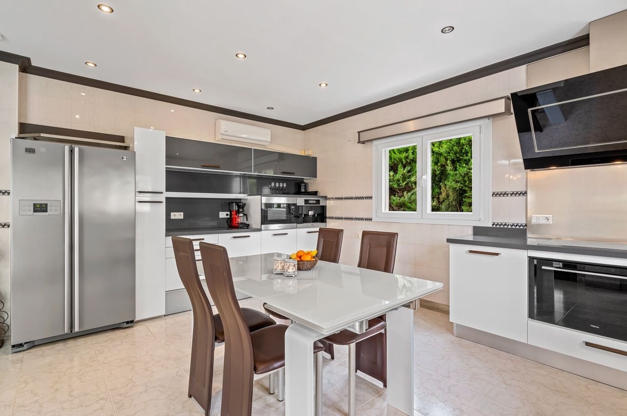 4 sypialnia Willa na sprzedaż w Ciudad Quesada z basenem garażem - 750 000 € (Ref: 9658314)