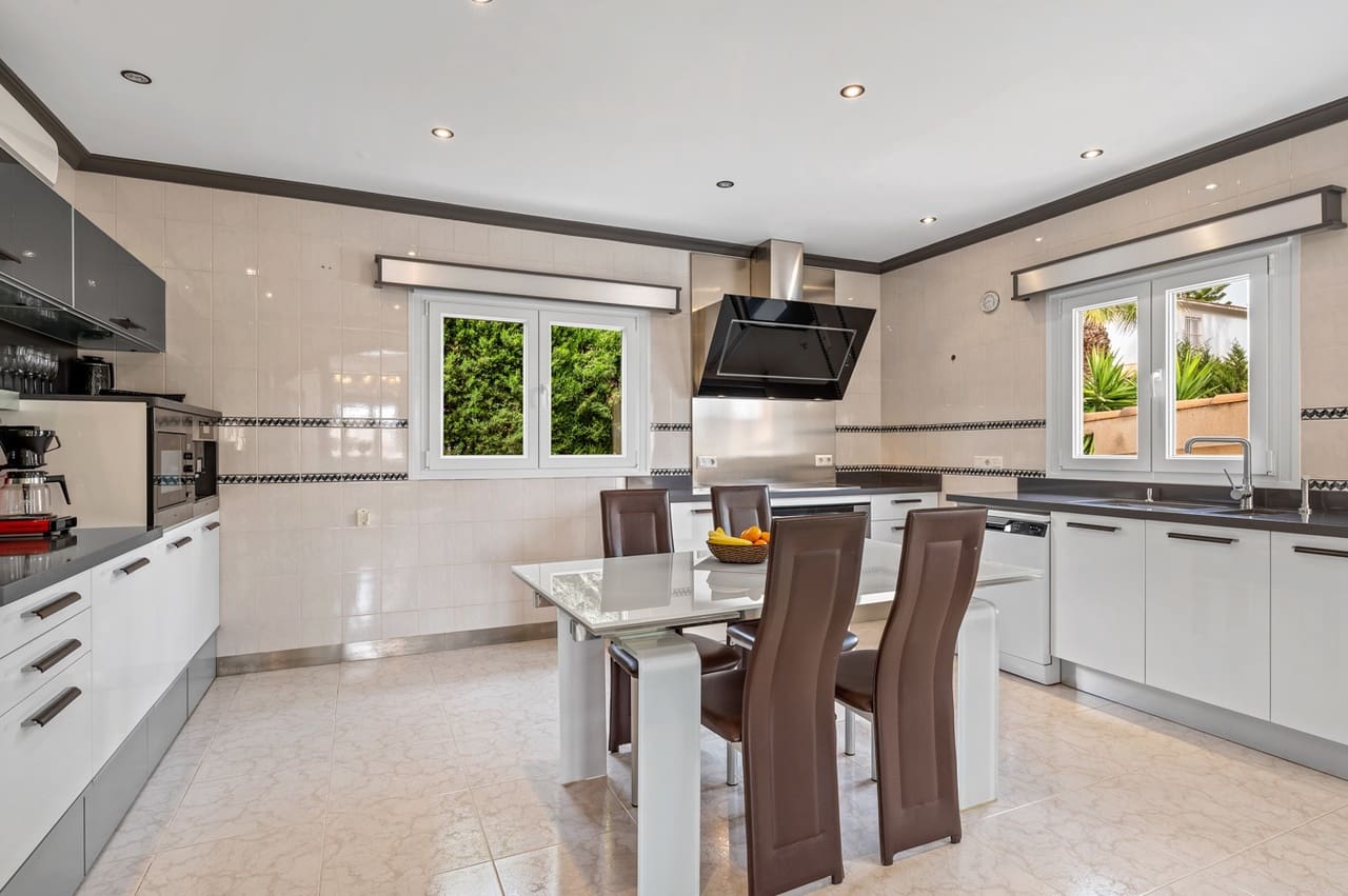 4 sypialnia Willa na sprzedaż w Ciudad Quesada z basenem garażem - 750 000 € (Ref: 9658314)