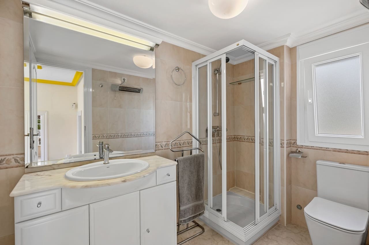 4 sypialnia Willa na sprzedaż w Ciudad Quesada z basenem garażem - 750 000 € (Ref: 9658314)