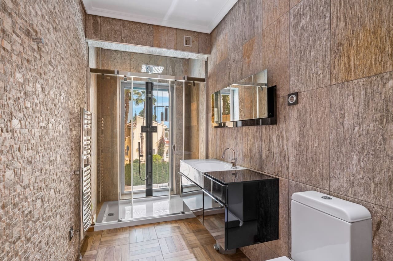 4 sypialnia Willa na sprzedaż w Ciudad Quesada z basenem garażem - 750 000 € (Ref: 9658314)