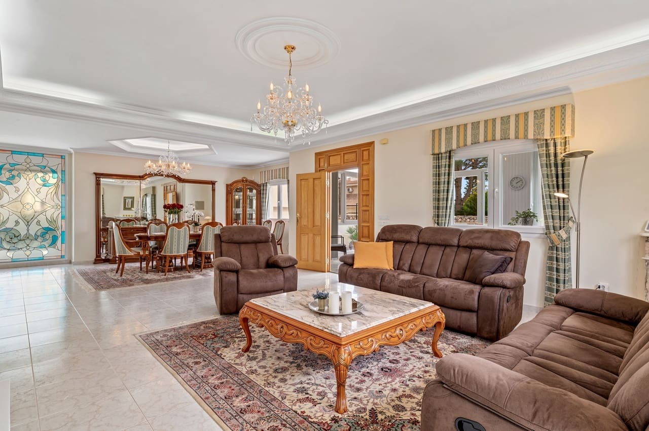 4 sypialnia Willa na sprzedaż w Ciudad Quesada z basenem garażem - 750 000 € (Ref: 9658314)