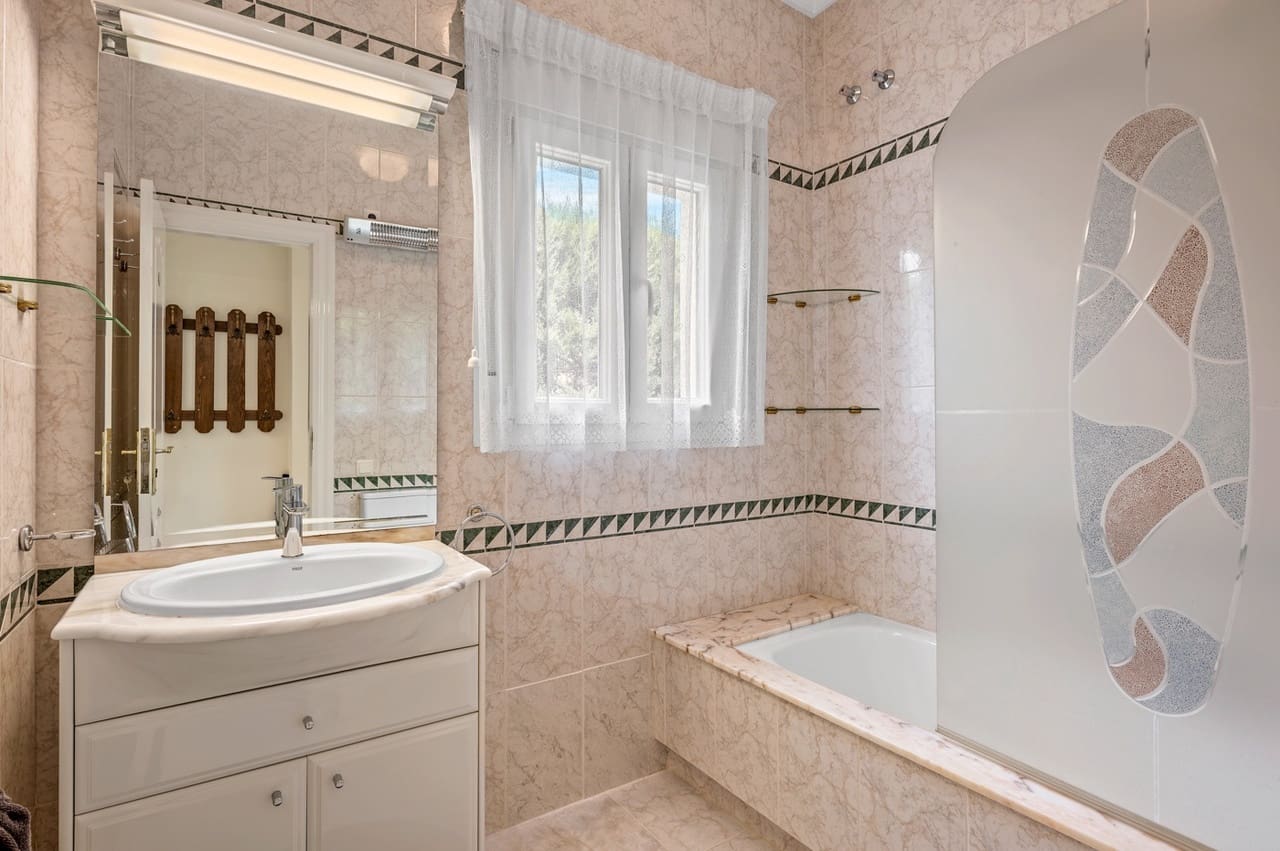 4 sypialnia Willa na sprzedaż w Ciudad Quesada z basenem garażem - 750 000 € (Ref: 9658314)