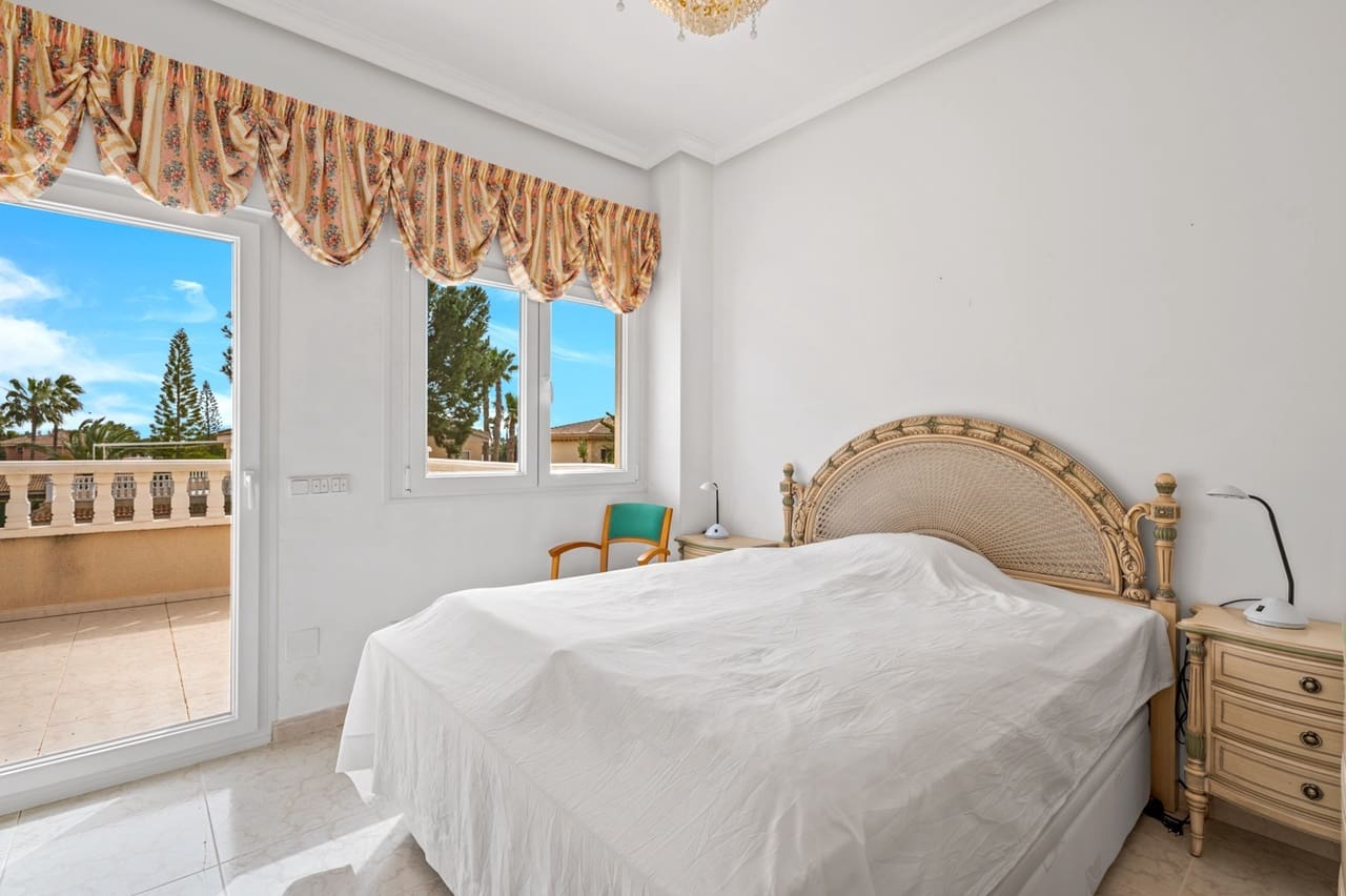4 sypialnia Willa na sprzedaż w Ciudad Quesada z basenem garażem - 750 000 € (Ref: 9658314)