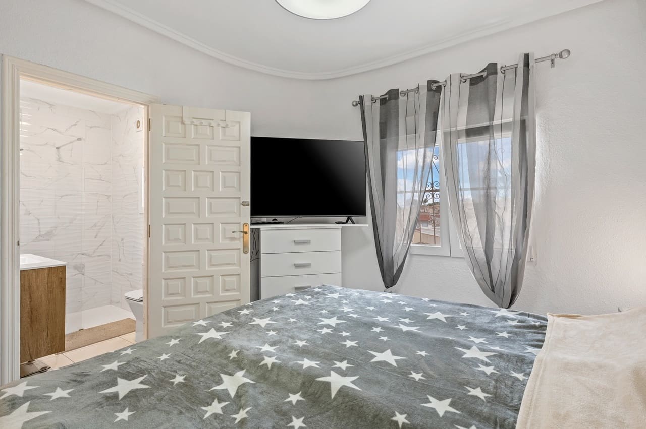 5 Zimmer Villa zu verkaufen in Ciudad Quesada mit Pool - 639.000 € (Ref: 9669921)