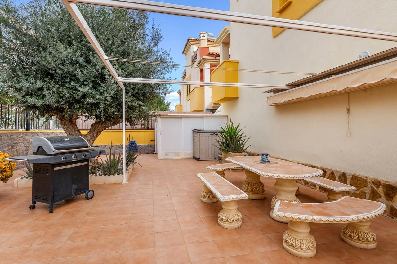3 slaapkamer Villa te koop in Orihuela Costa met zwembad - € 345.000 (Ref: 9673786)
