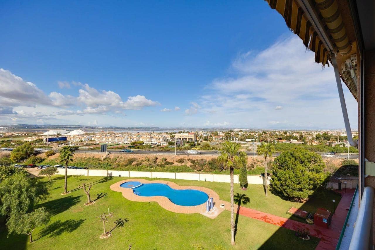 2 quarto Penthouse para venda em Torrevieja com piscina - 159 969 € (Ref: 9673793)